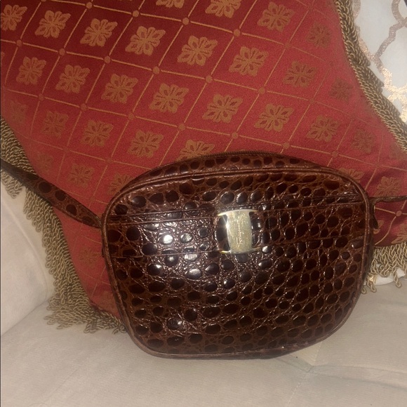 Salvatore Ferragamo Handbags - 🚨VTG🚨RARE Salvatore Ferragamo CROCODILE EMBOSSED Leather Crossbody Bag
BA212559